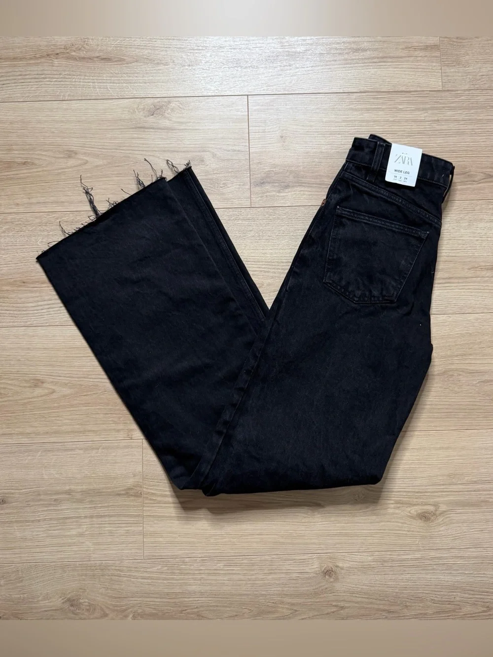 NWT Zara Black Wide Leg Distressed Jeans with Raw Hem Size 2 Tall